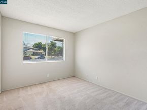 1038 Mohr Ln A, Concord CA 94518