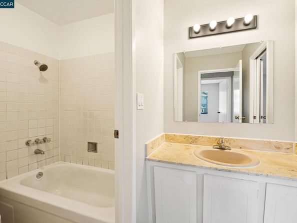 1038 Mohr Ln A, Concord CA 94518