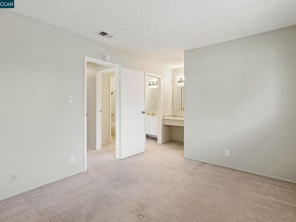 1038 Mohr Ln A, Concord CA 94518