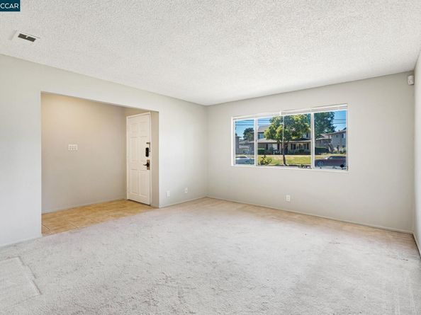 1038 Mohr Ln A, Concord CA 94518