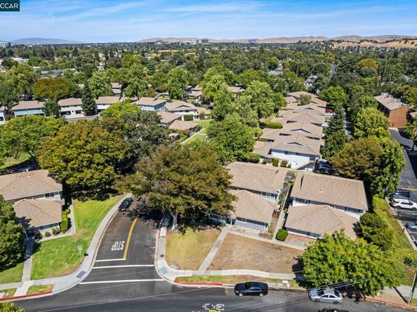 1038 Mohr Ln A, Concord CA 94518