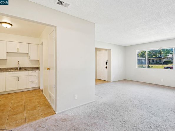 1038 Mohr Ln A, Concord CA 94518