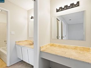 1038 Mohr Ln A, Concord CA 94518