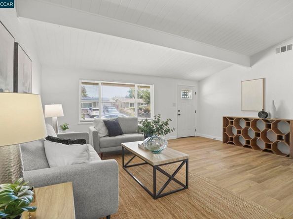 2206 Gehringer Dr, Concord CA 94520