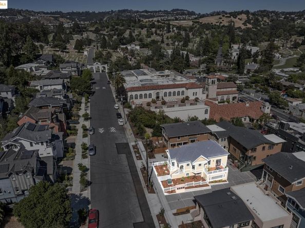4440 Howe St, Oakland CA 94611