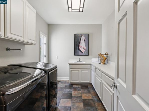 3238 Greenhills Drive, Lafayette CA 94549