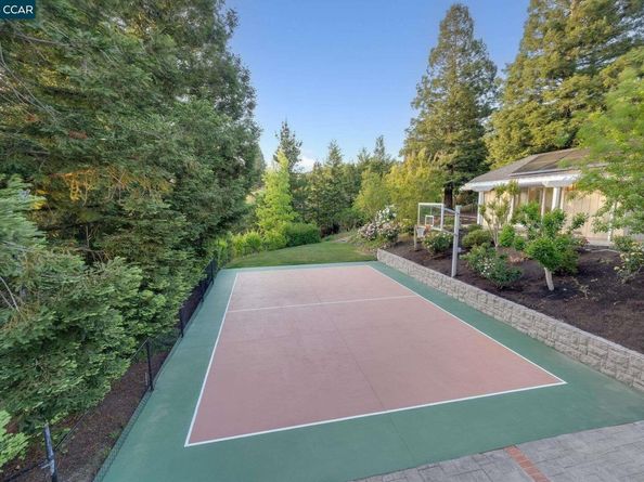 9 Irvine Drive, Moraga CA 94556