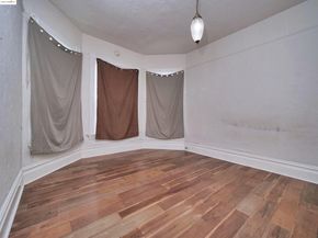 2103 Myrtle St, Oakland CA 94607