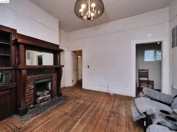 2103 Myrtle St, Oakland CA 94607