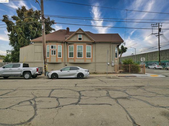 2103 Myrtle St, Oakland CA 94607
