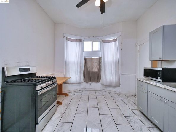 2103 Myrtle St, Oakland CA 94607