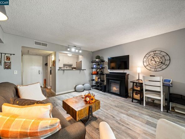 320 N Civic Drive 407, Walnut Creek CA 94596