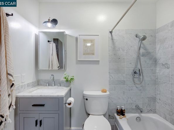 567 Oakland 305, Oakland CA 94611