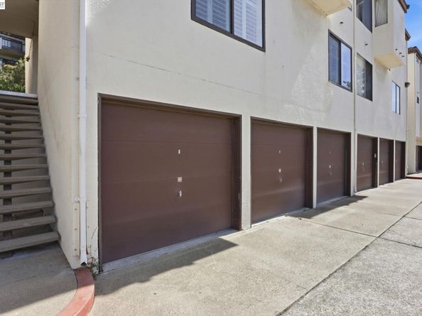 21109 Gary Dr 220, Hayward CA 94546