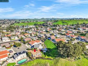 121 Fir Ct, Hercules CA 94547