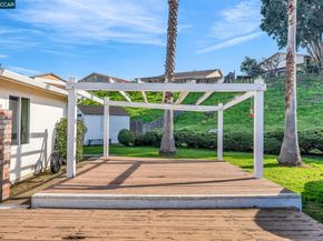 121 Fir Ct, Hercules CA 94547