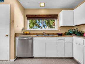 121 Fir Ct, Hercules CA 94547