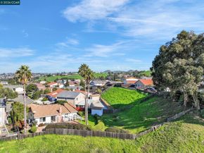 121 Fir Ct, Hercules CA 94547