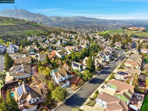 376 Blue Oak Ln, Clayton CA 94517