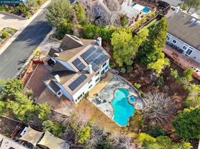 376 Blue Oak Ln, Clayton CA 94517