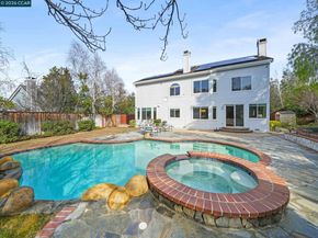 376 Blue Oak Ln, Clayton CA 94517