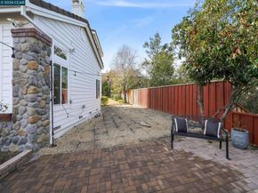 376 Blue Oak Ln, Clayton CA 94517