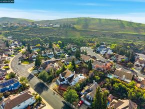 376 Blue Oak Ln, Clayton CA 94517