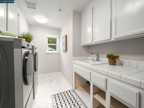 376 Blue Oak Ln, Clayton CA 94517