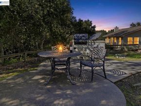 2423 Creekside Ct, Hayward CA 94542