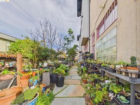 2932 Filbert St 2, Oakland CA 94608