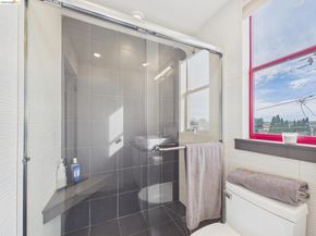 2932 Filbert St 2, Oakland CA 94608