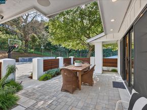 6 Del Valle, Orinda CA 94563