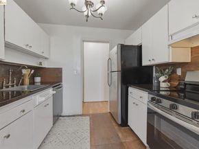 6 Commodore Dr C450, Emeryville CA 94608