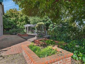 218 Mountaire Cir, Clayton CA 94517