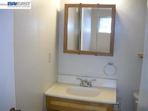 27666 Del Norte Ct, Hayward CA 94545