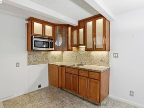 2550 Damuth St, Oakland CA 94602