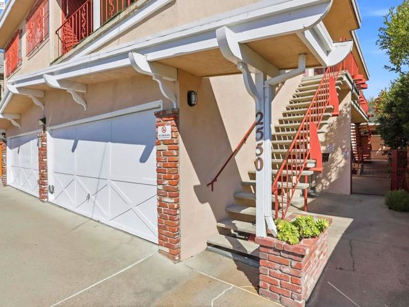 2550 Damuth St, Oakland CA 94602