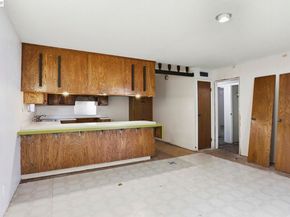 2550 Damuth St, Oakland CA 94602