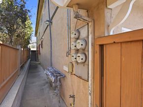 2550 Damuth St, Oakland CA 94602