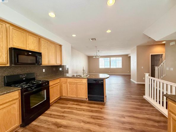 420 Summer Ln, Richmond CA 94806