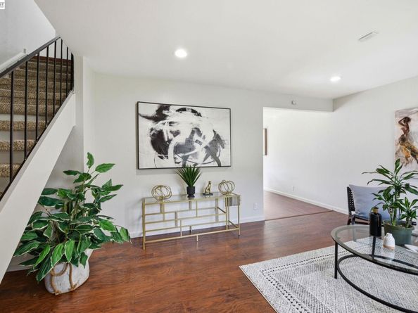 27864 Hummingbird Ct, Hayward CA 94545