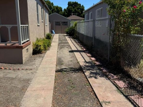 1100 101St Ave, Oakland CA 94603
