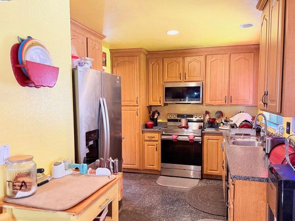 133 Meadowlark Way, Hercules CA 94547