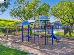 1391 Spring Valley Cmn, Livermore CA 94551