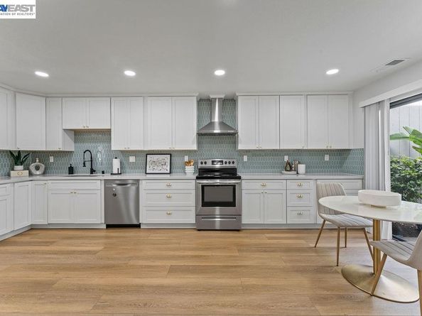 5360 Brookside Ct, Pleasanton CA 94588