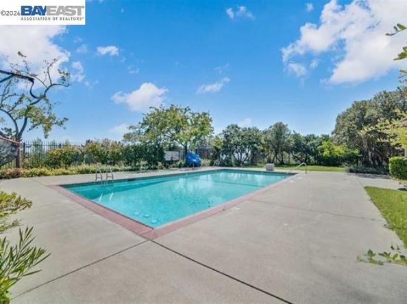 34 Chimney Rock, Oakland CA 94605