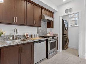 411 Rhythm Ln, Hayward CA 94544