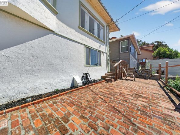 9012 Burr St, Oakland CA 94605
