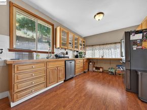 9012 Burr St, Oakland CA 94605