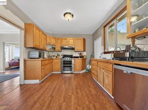 9012 Burr St, Oakland CA 94605